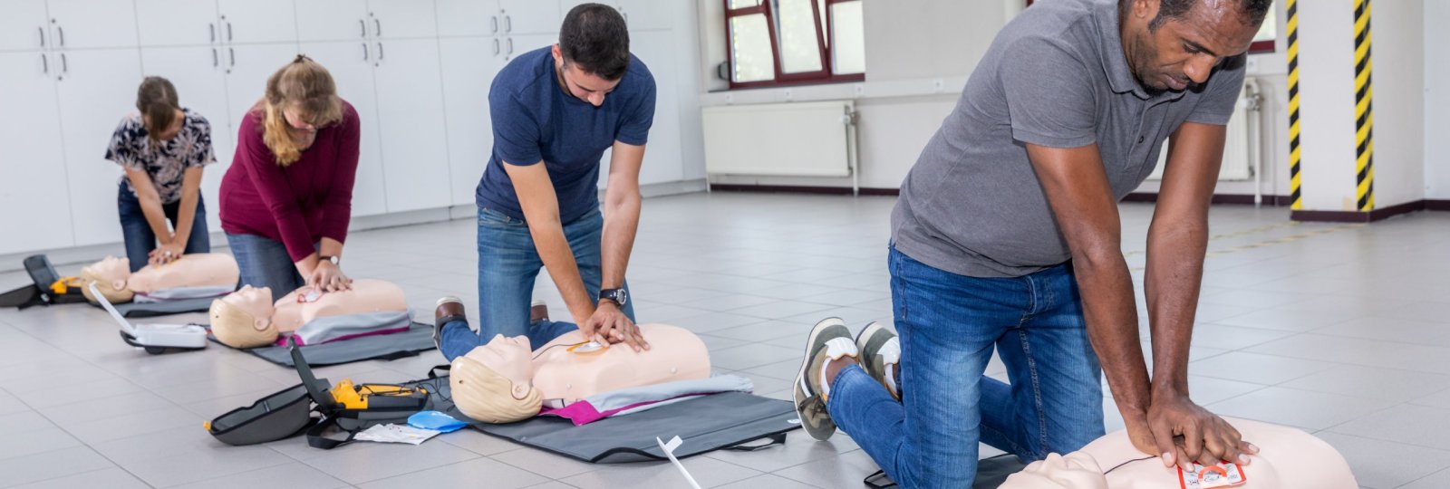 Eerste Hulp Bij Gebruik Aed-Toestel | Rode Kruis